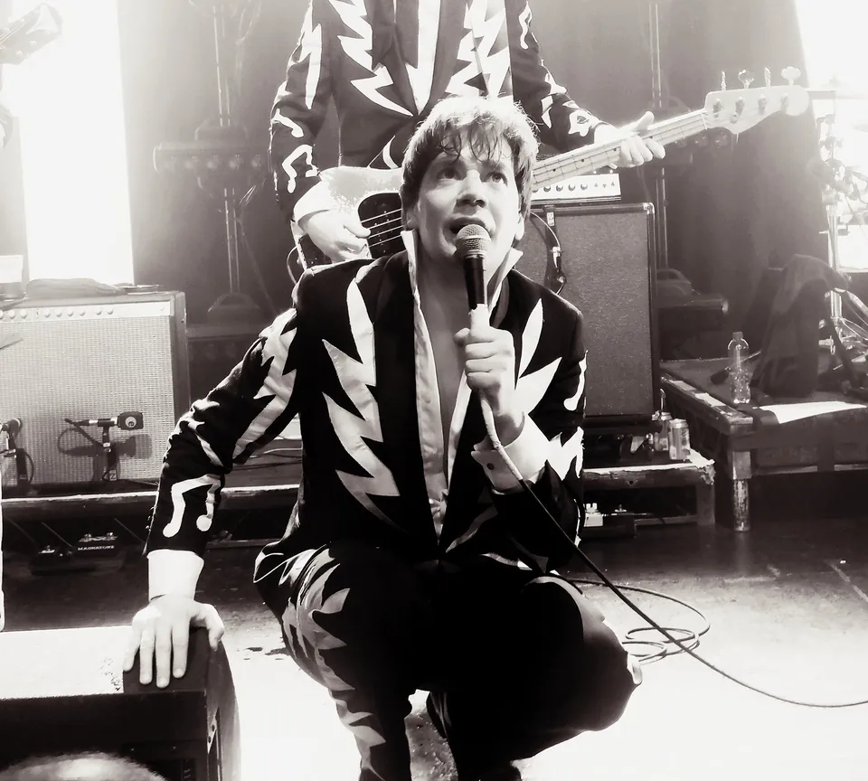 THE HIVES descend upon Bristol and tear the O2 Academy a new one.... - photo 2