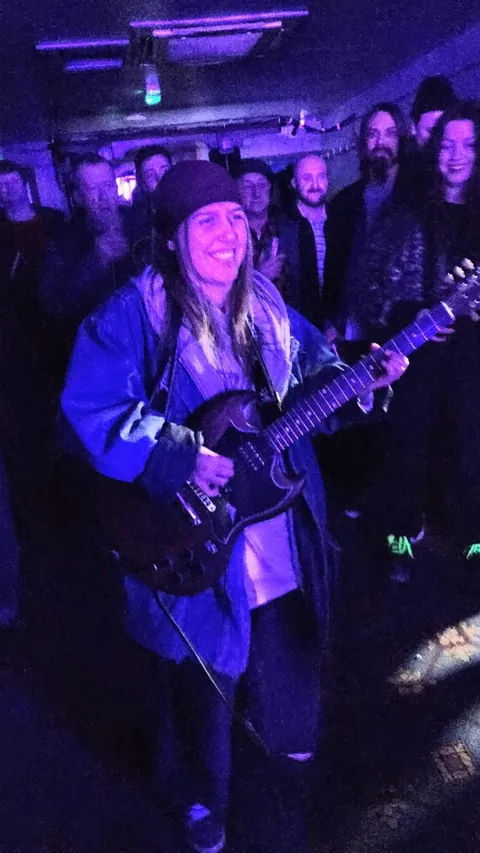 One fan ended up taking on guitar duties for Shlug at the end of their set