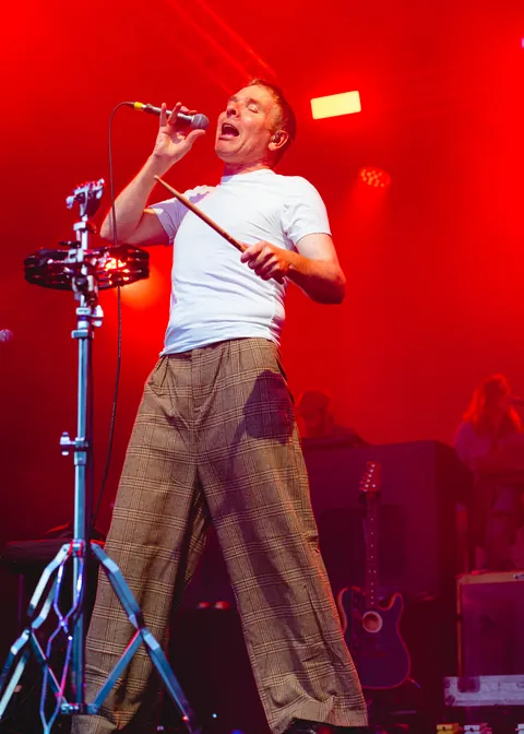 Just look at those trousers -Murdoch in full swing