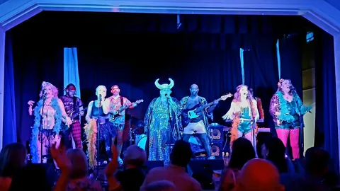 DOREEN DOREEN at LONG ASHTON COMMUNITY CENTRE