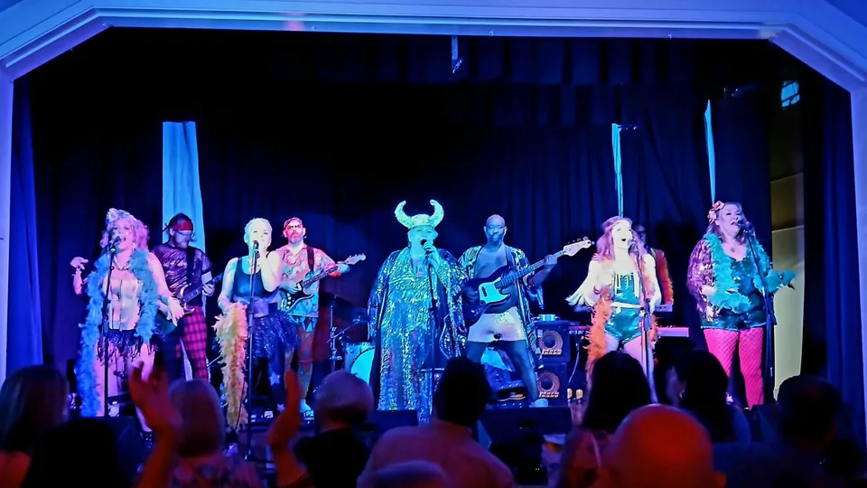 DOREEN DOREEN at LONG ASHTON COMMUNITY CENTRE