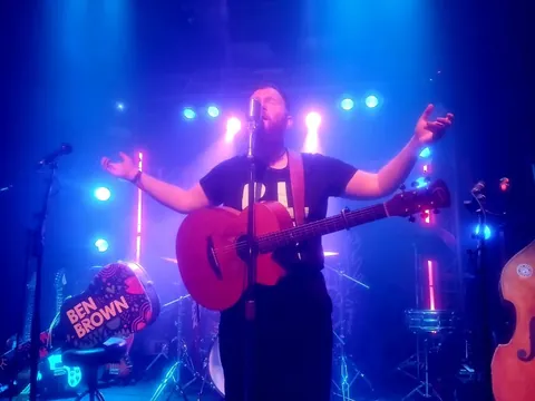 Uplifting acoustic folk from Ben Brown kicked off the night